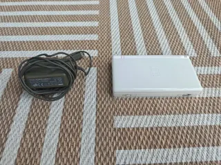 Nintendo DS Lite Blanca + Cargador