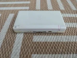 Nintendo DS Lite Blanca + Cargador
