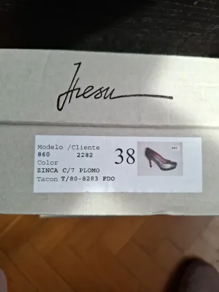 Zapatos de tacón Jhesu plateados y negros