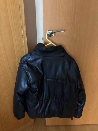 Abrigo Puffer Cuero Negro Stradivarius
