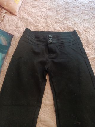Pantalón pitillo negro elástico