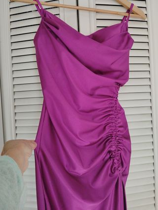 Vestido fiesta rosa fucsia tipo satén.