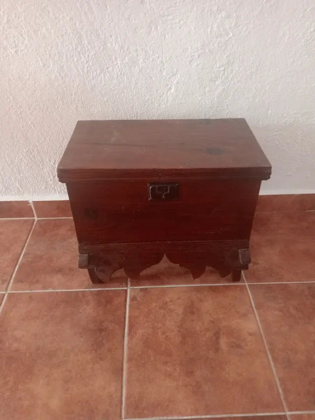 Antigua arca de madera