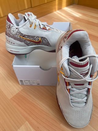 Zapatillas Nike Lebron Beige/Rojo Talla 42,5