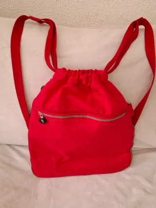Mochila roja con cremallera