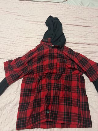 Chaqueta cuadros roja con mangas negras dle HM