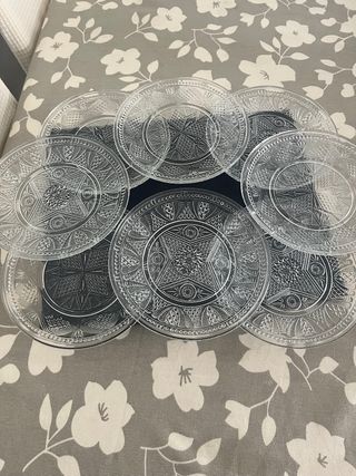 8 piatti antichi in vetro intagliato