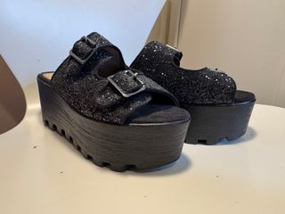 Sandalias plataforma negras con brillos