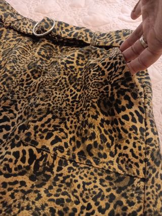 Falda corta leopardo con cinturón