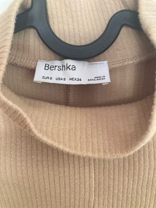 Top manga larga beige
