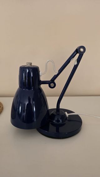 Lámpara de escritorio azul metálica