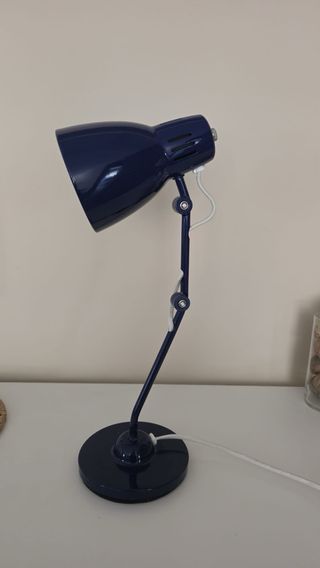 Lámpara de escritorio azul metálica