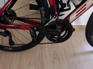 Bicicleta de carretera BH Roja 