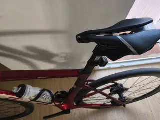 Bicicleta de carretera BH Roja 