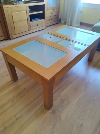 Conjunto de muebles de salón de madera y cristal