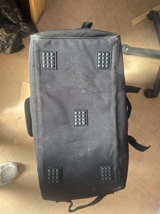 Maletín de herramientas negro y rojo