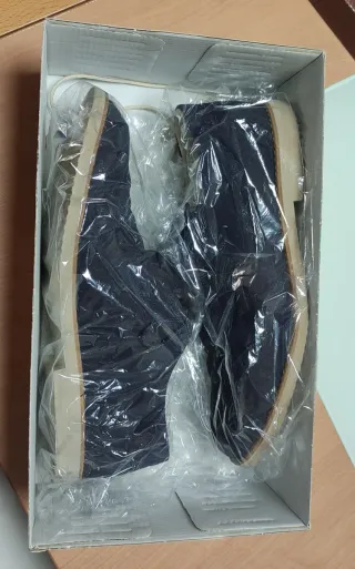 Zapatos niño  Marca  Yowas
 azul marino  talla 40