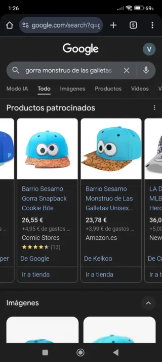 Gorra plana con diseño de ojos