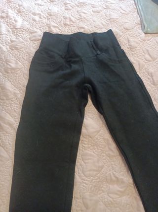 Pantalón pitillo elástico negro