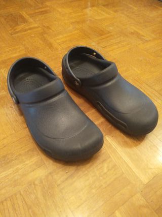 Crocs talla 43/44, un único uso