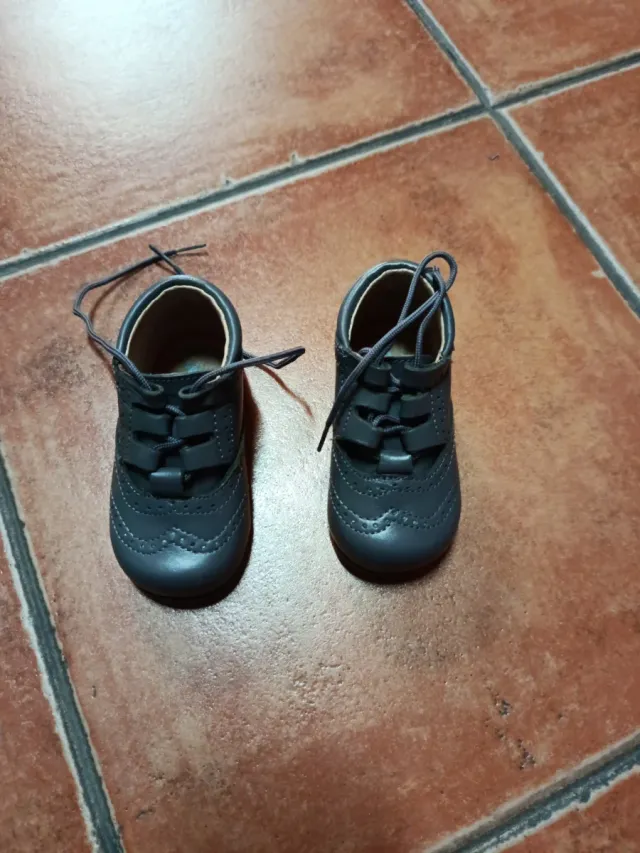 Zapatos unisex talla 18