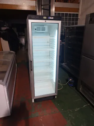 Nevera expositora refrigerada