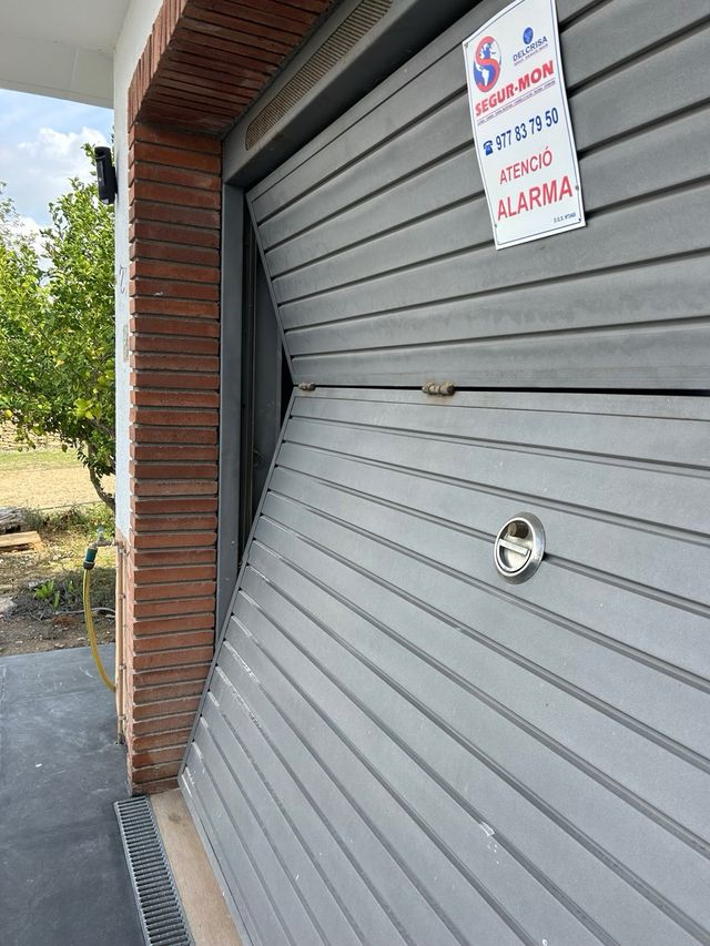 Puerta de garaje de hierro