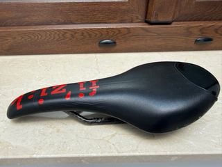 Sillín Fizik Tundra 2 Carbón