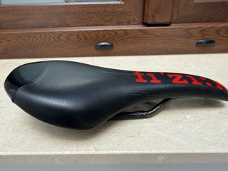 Sillín Fizik Tundra 2 Carbón