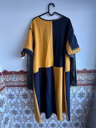Traje medieval azul y amarillo