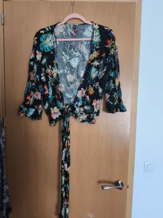 Top camisero flores negro multicolor