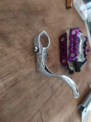 Pedales de bicicleta y Regalo maneta de freno .