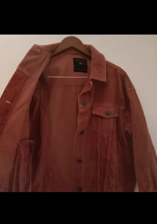 Chaqueta vaquera rosa y en muy buen estado 