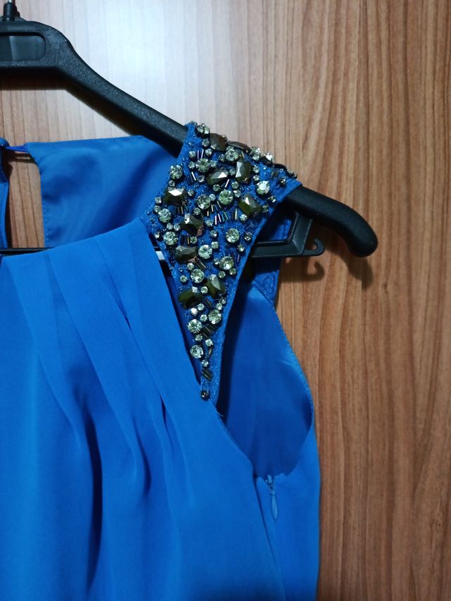 Vestido de fiesta azul con pedrería
