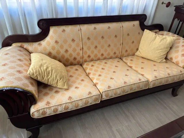 Conjunto Sofás y Mesa Centro Caoba