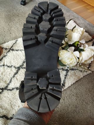 Botas de piel negras con hebillas