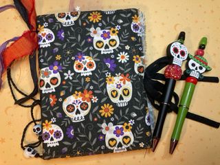 Libreta Día de Muertos Halloween y 2 Bolis
