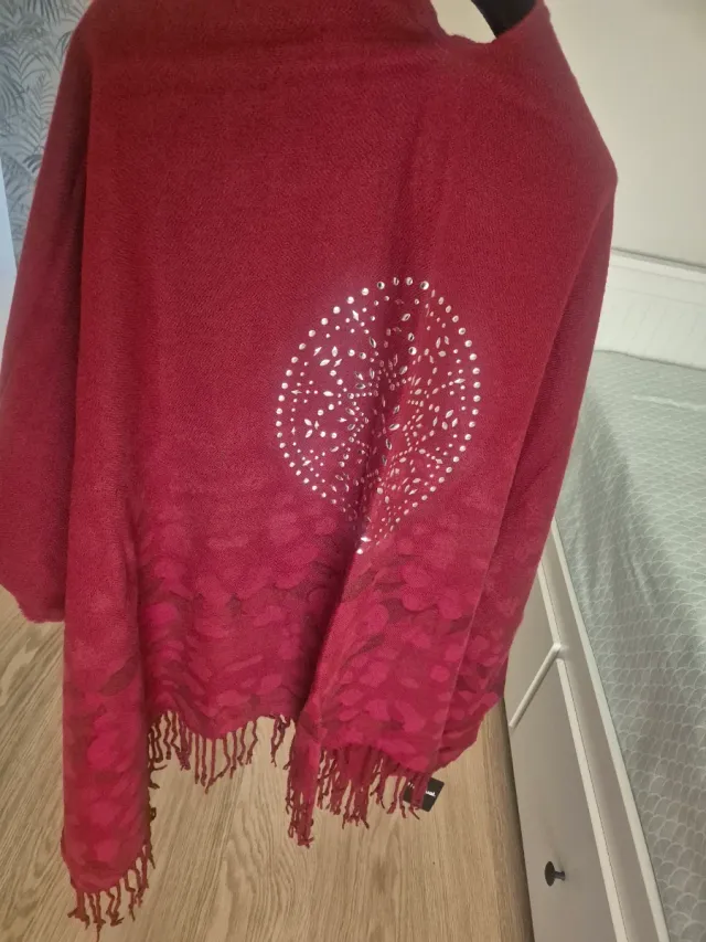 Poncho/Capa Desigual burdeos/