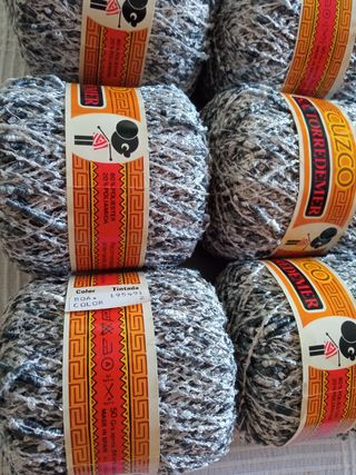 16 Ovillos Hilo Lana Gris y Blanco