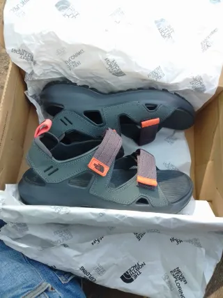 Sandalias The North Face grises y naranjas