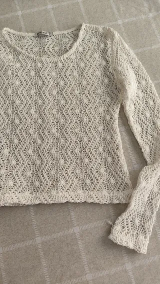 Blusa Stradivarius beige crochet