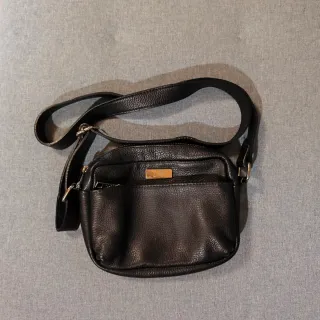 Bolso pequeño cuero auténtico marca LB 