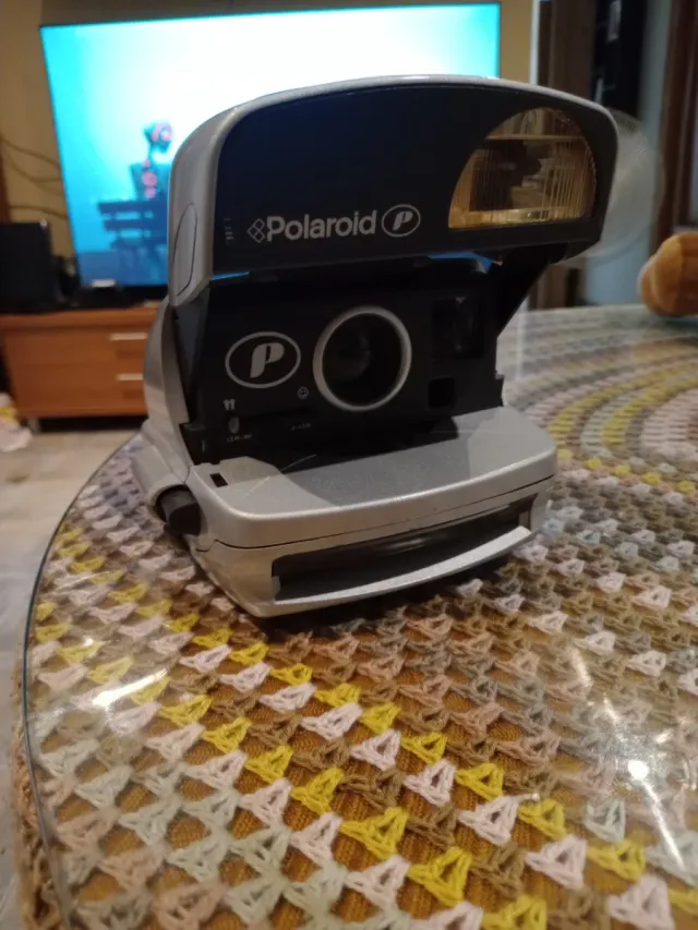 Cámara Polaroid P600 Plata