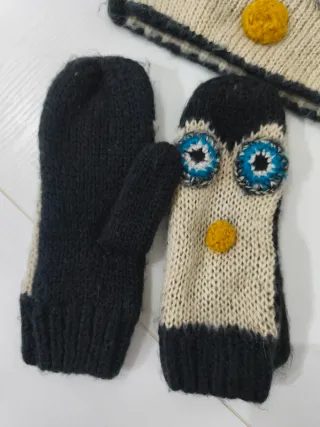 Set cappello e guanti con gufi