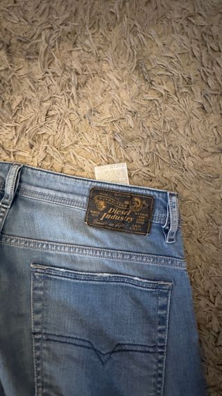 Vaqueros Diesel Hombre modelo Thavard