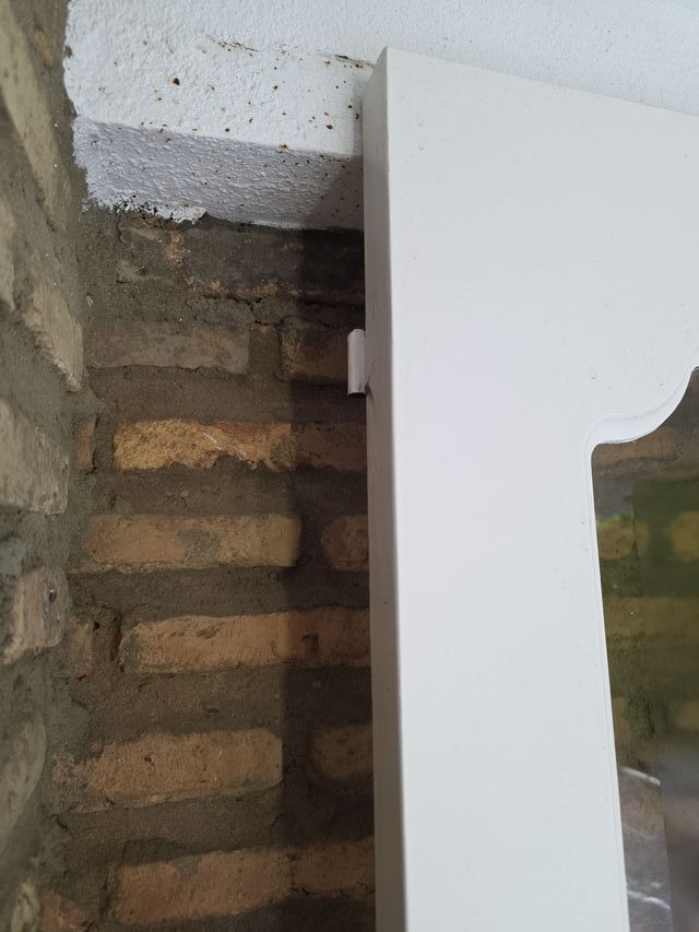 Puerta blanca con cristal