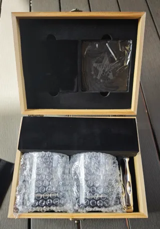 Caja de madera para vasos de whisky