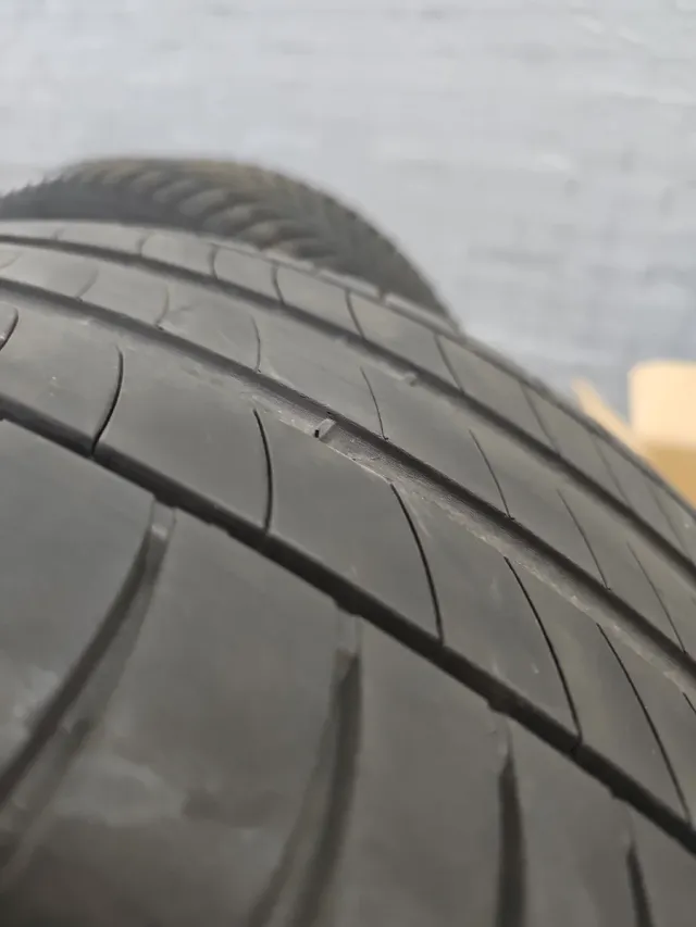 Neumático Michelin 245/45 R18