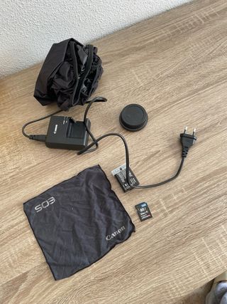 Kit Cámara Canon EOS 2000D