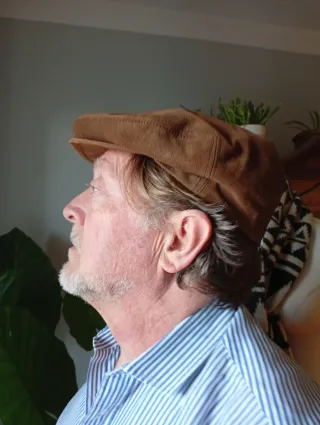 Coppola scamosciata uomo marrone